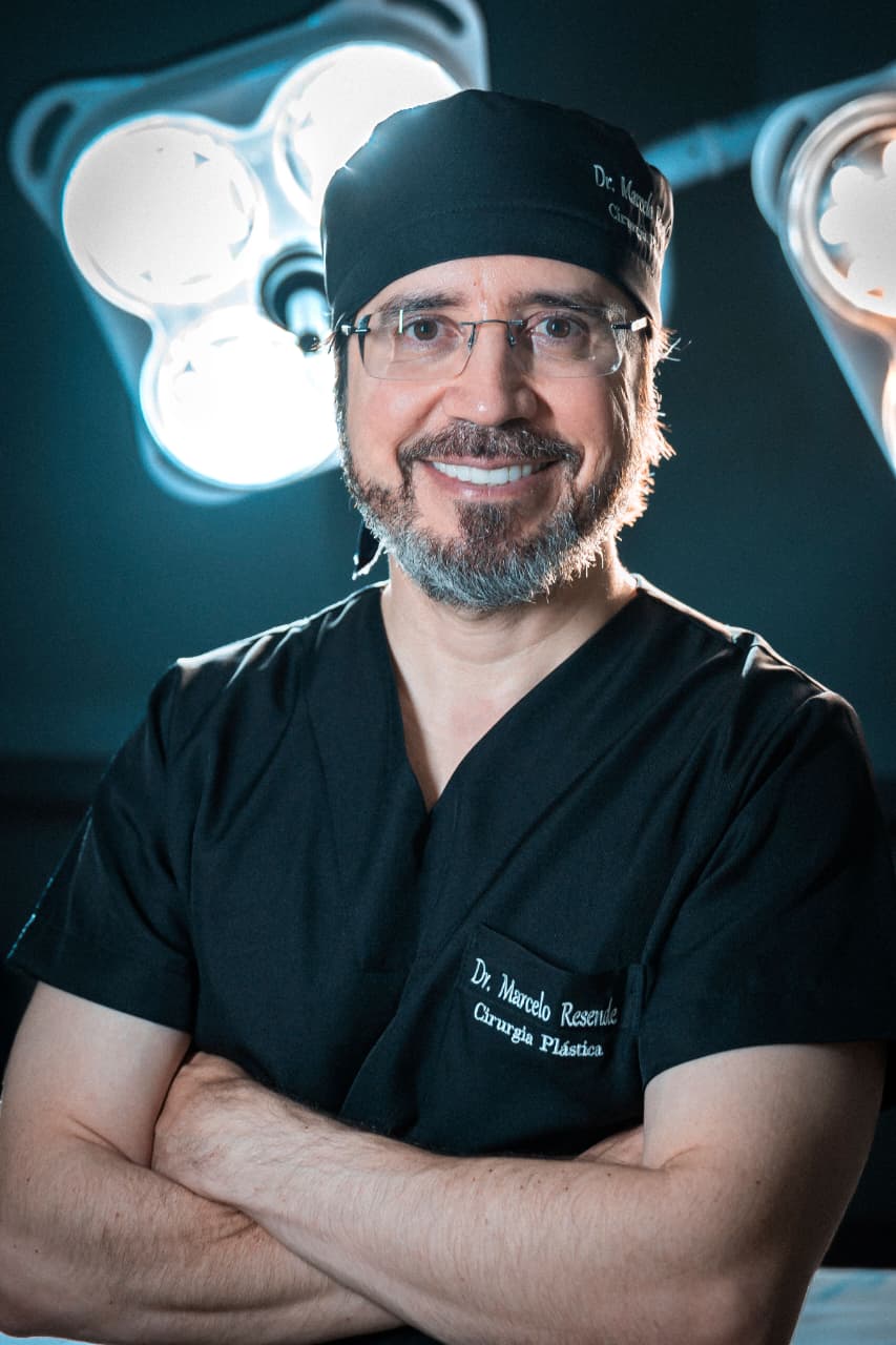 Dr. Marcelo Resende, cirurgião plástico